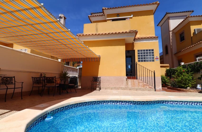 5 soveværelse Villa til salg i Lo Crispin med swimmingpool - € 299.950 (Ref: 9974493)