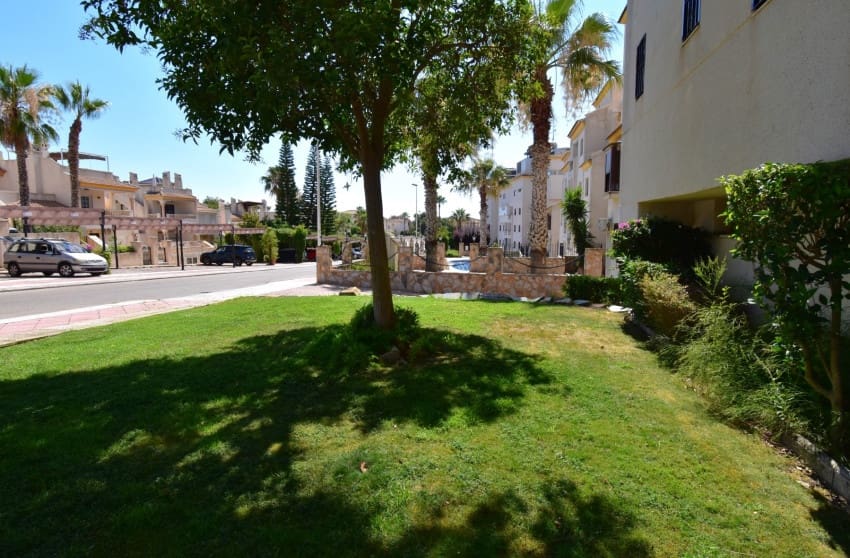 3 soveværelse Byhus til salg i Orihuela Costa med swimmingpool - € 275.000 (Ref: 9974494)