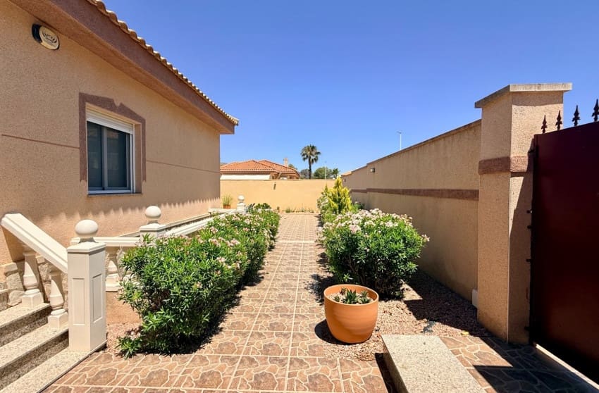5 slaapkamer Villa te koop in Hondon de las Nieves met zwembad - € 375.000 (Ref: 9974495)
