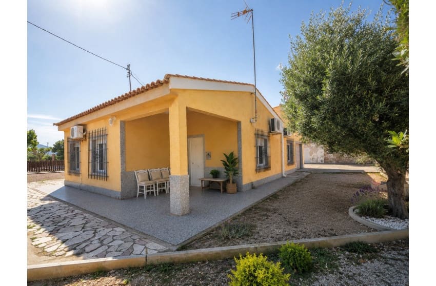 4 bedroom Villa for sale in La Romana with pool - € 360,000 (Ref: 9974500)