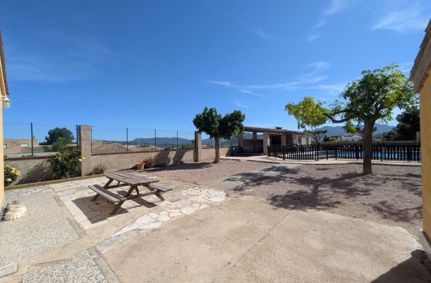 4 bedroom Villa for sale in La Romana with pool - € 360,000 (Ref: 9974500)