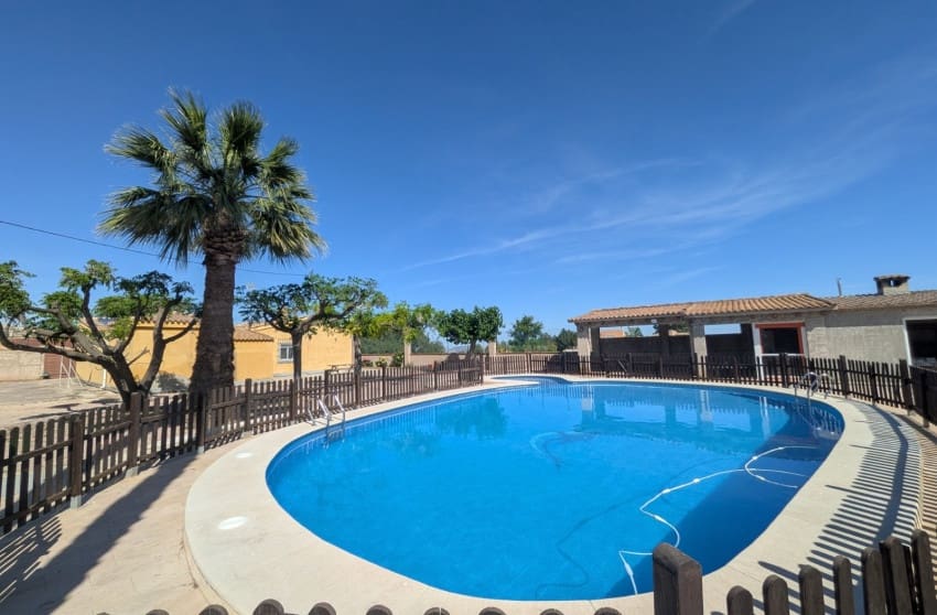 4 bedroom Villa for sale in La Romana with pool - € 360,000 (Ref: 9974500)