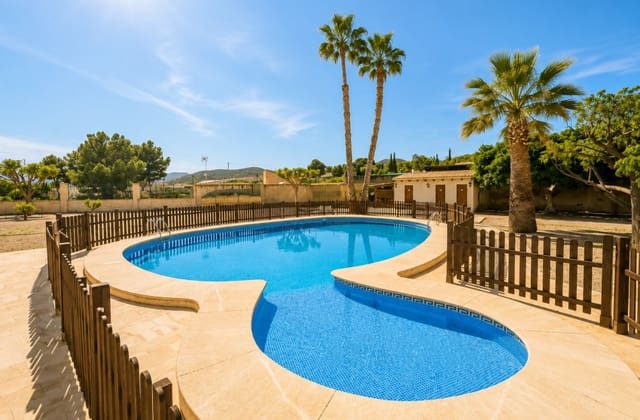 4 soverom Villa til salgs i La Romana med svømmebasseng - € 360 000 (Ref: 9974500)