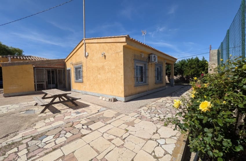 4 bedroom Villa for sale in La Romana with pool - € 360,000 (Ref: 9974500)