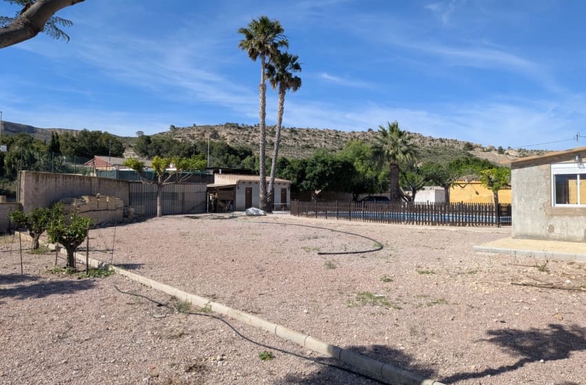 4 bedroom Villa for sale in La Romana with pool - € 360,000 (Ref: 9974500)