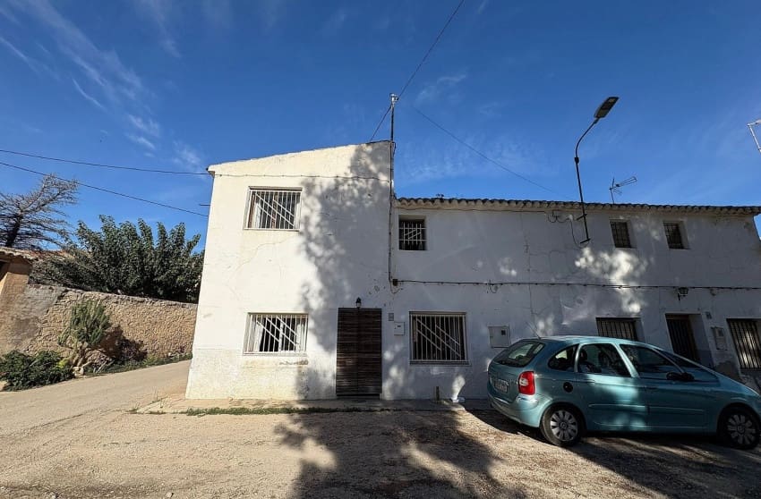 6 bedroom Townhouse for sale in Monovar / Monover with pool - € 165,500 (Ref: 9974504)