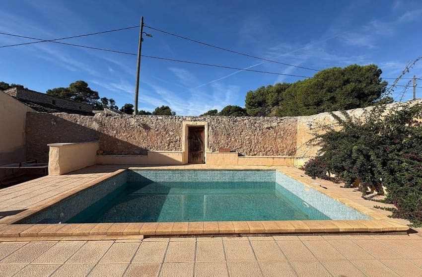 6 bedroom Townhouse for sale in Monovar / Monover with pool - € 165,500 (Ref: 9974504)