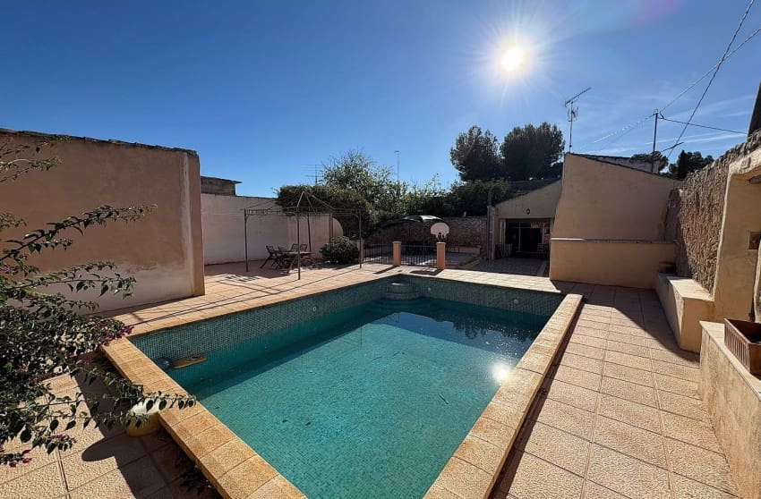 6 bedroom Townhouse for sale in Monovar / Monover with pool - € 165,500 (Ref: 9974504)