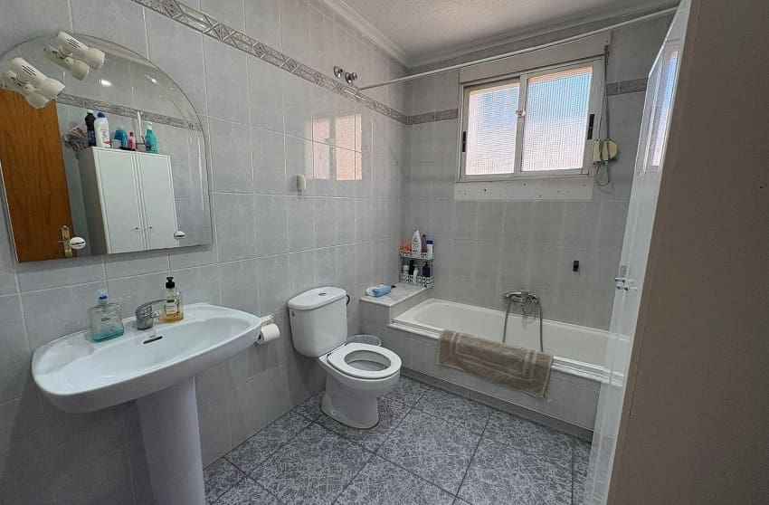 6 bedroom Townhouse for sale in Monovar / Monover with pool - € 165,500 (Ref: 9974504)