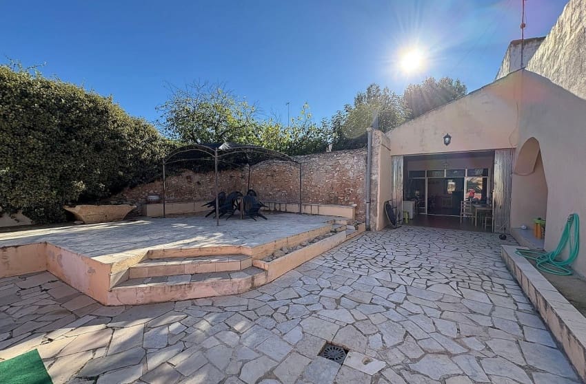 6 bedroom Townhouse for sale in Monovar / Monover with pool - € 165,500 (Ref: 9974504)