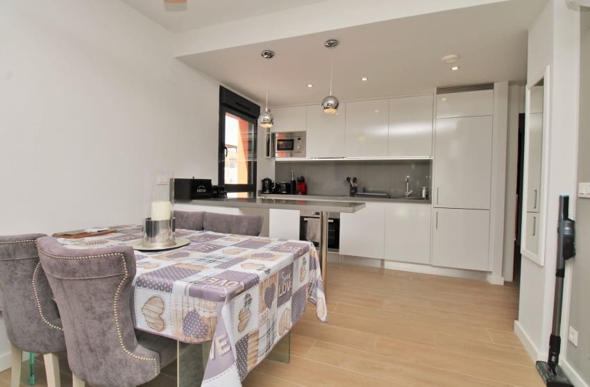 2 soveværelse Lejlighed til salg i Villamartin med swimmingpool - € 254.950 (Ref: 9974505)