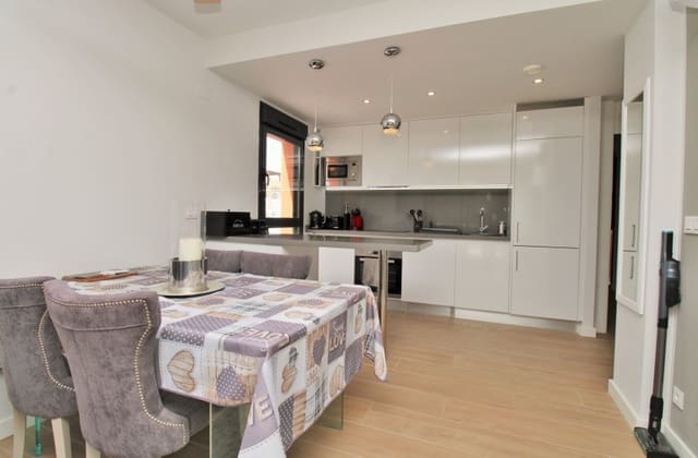 2 soveværelse Lejlighed til salg i Villamartin, Orihuela med swimmingpool - € 254.950 (Ref: 9974505)