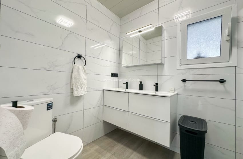 4 chambre Villa/Maison à vendre à Aspe avec piscine garage - 259 950 € (Ref: 9974510)