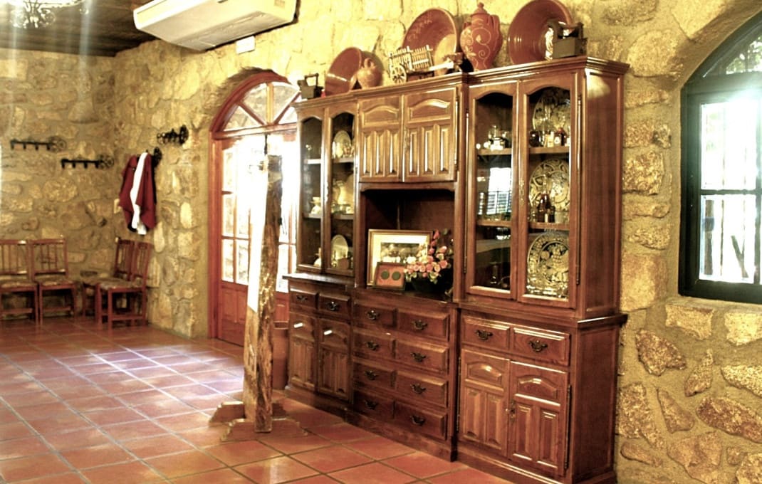 9 bedroom Hotel for sale in Valencia de Alcantara with pool garage - € 1,100,000 (Ref: 8895332)