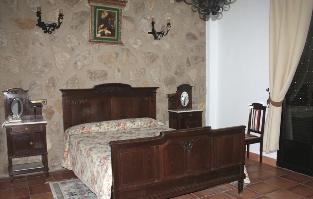 9 bedroom Hotel for sale in Valencia de Alcantara with pool garage - € 1,100,000 (Ref: 8895332)