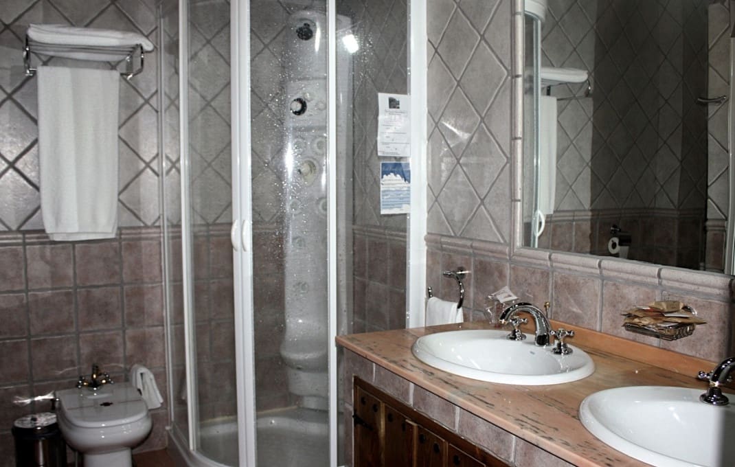 9 bedroom Hotel for sale in Valencia de Alcantara with pool garage - € 1,100,000 (Ref: 8895332)