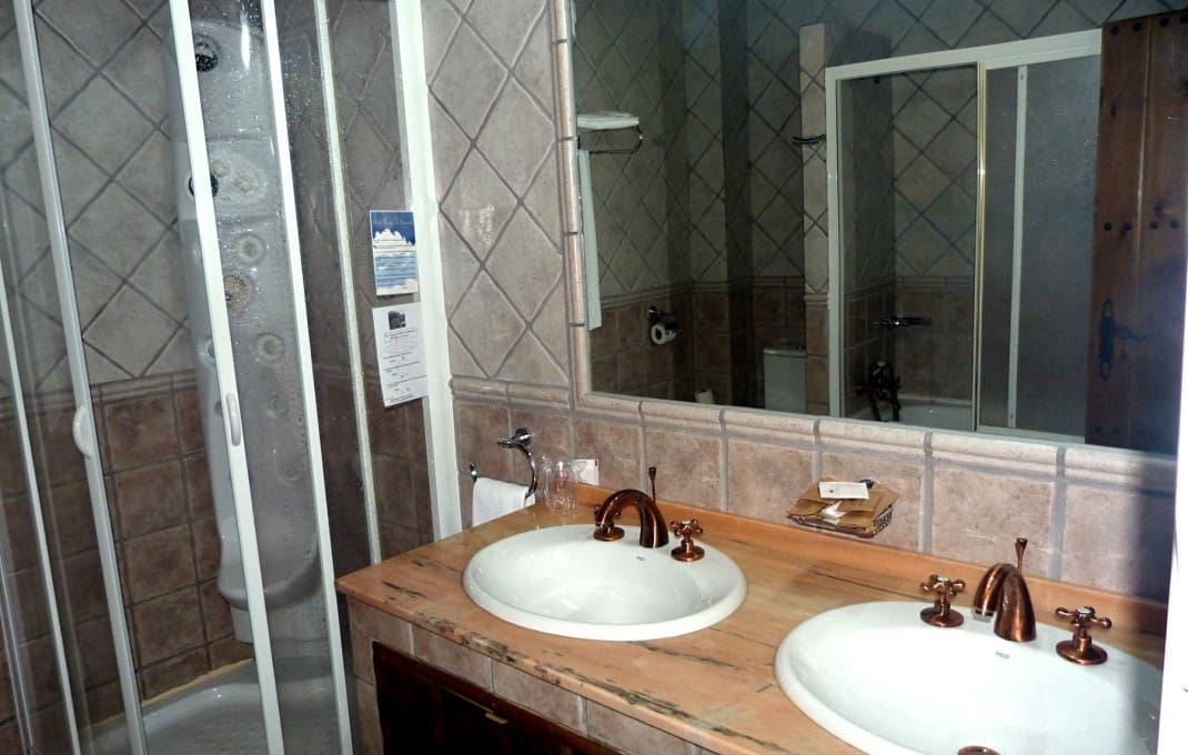 9 bedroom Hotel for sale in Valencia de Alcantara with pool garage - € 1,100,000 (Ref: 8895332)