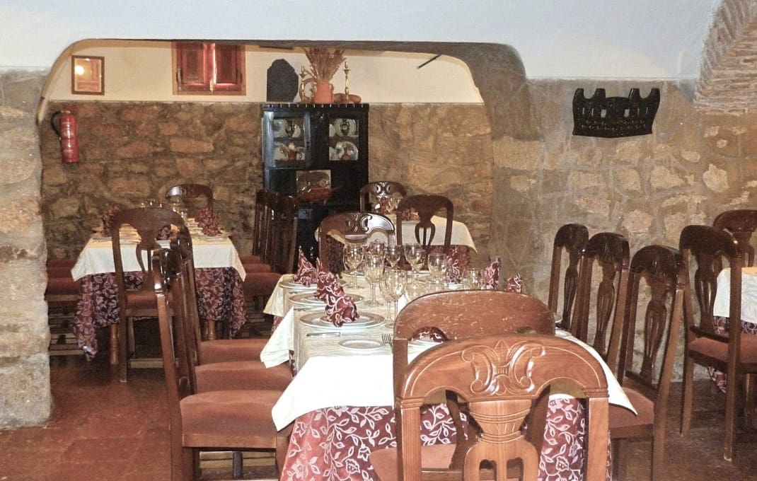 9 bedroom Hotel for sale in Valencia de Alcantara with pool garage - € 1,100,000 (Ref: 8895332)