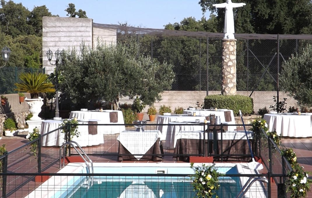 9 bedroom Hotel for sale in Valencia de Alcantara with pool garage - € 1,100,000 (Ref: 8895332)