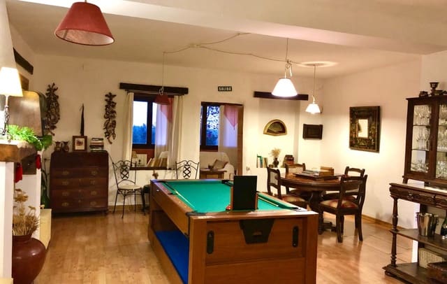 9 soverom Hotell til salgs i Pinos Genil med svømmebasseng - € 990 000 (Ref: 8895333)