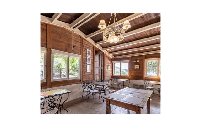 9 soverom Hotell til salgs i Pinos Genil med svømmebasseng - € 990 000 (Ref: 8895333)