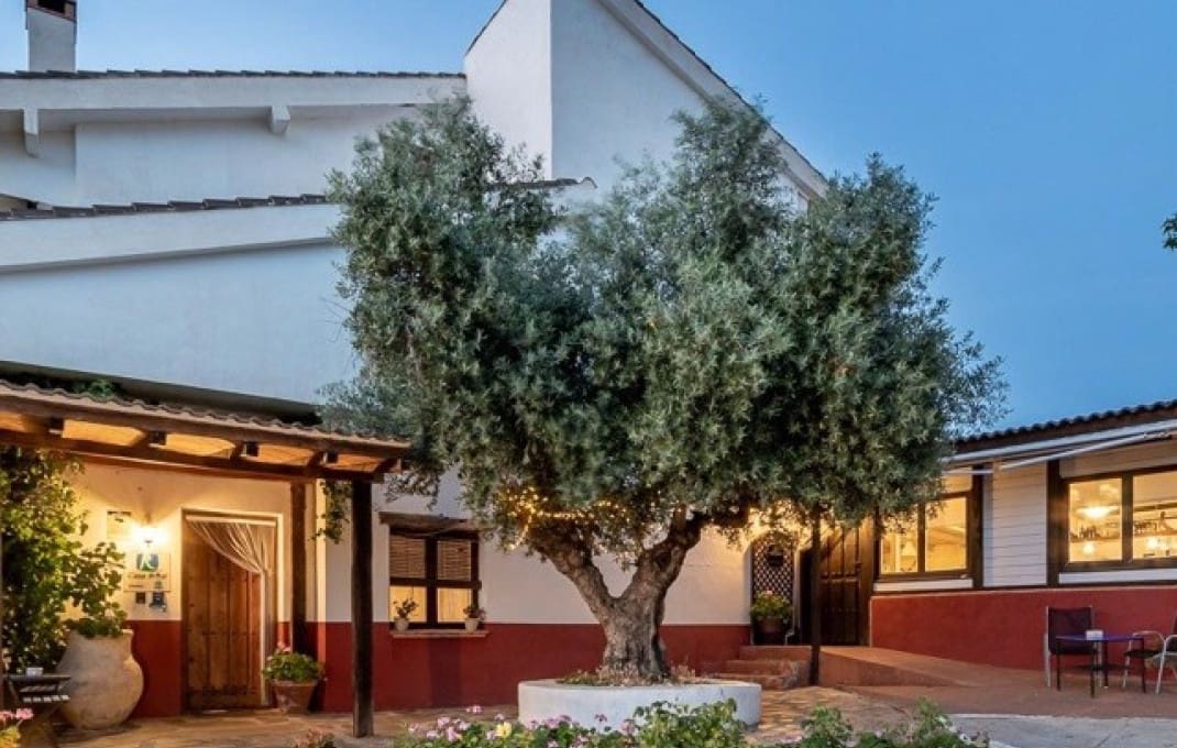 9 slaapkamer Hotel te koop in Pinos Genil met zwembad - € 990.000 (Ref: 8895333)