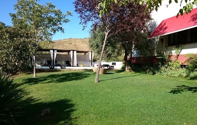 9 soverom Hotell til salgs i Pinos Genil med svømmebasseng - € 990 000 (Ref: 8895333)