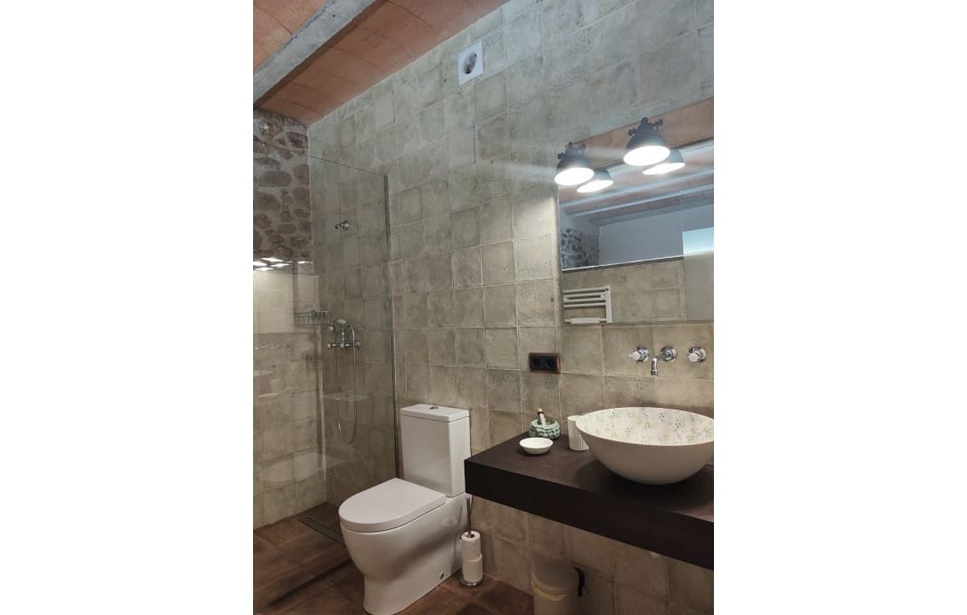 4 bedroom Hotel for sale in Olot - € 760,000 (Ref: 8897980)