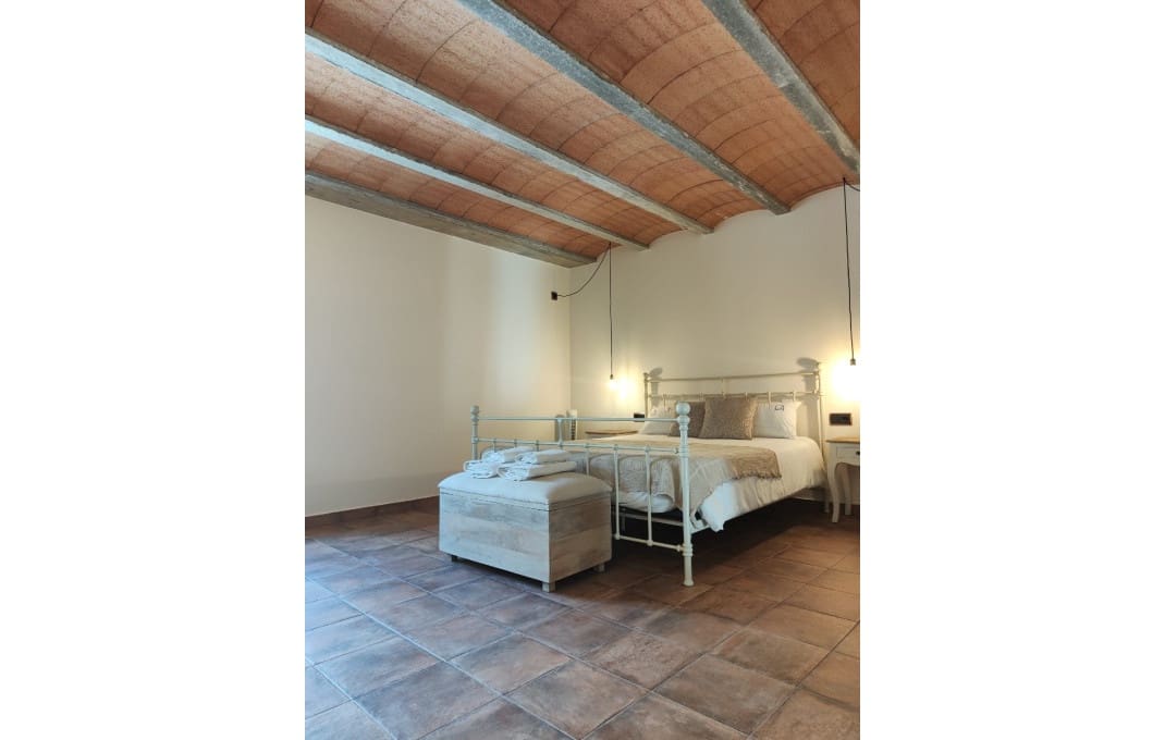 4 bedroom Hotel for sale in Olot - € 760,000 (Ref: 8897980)