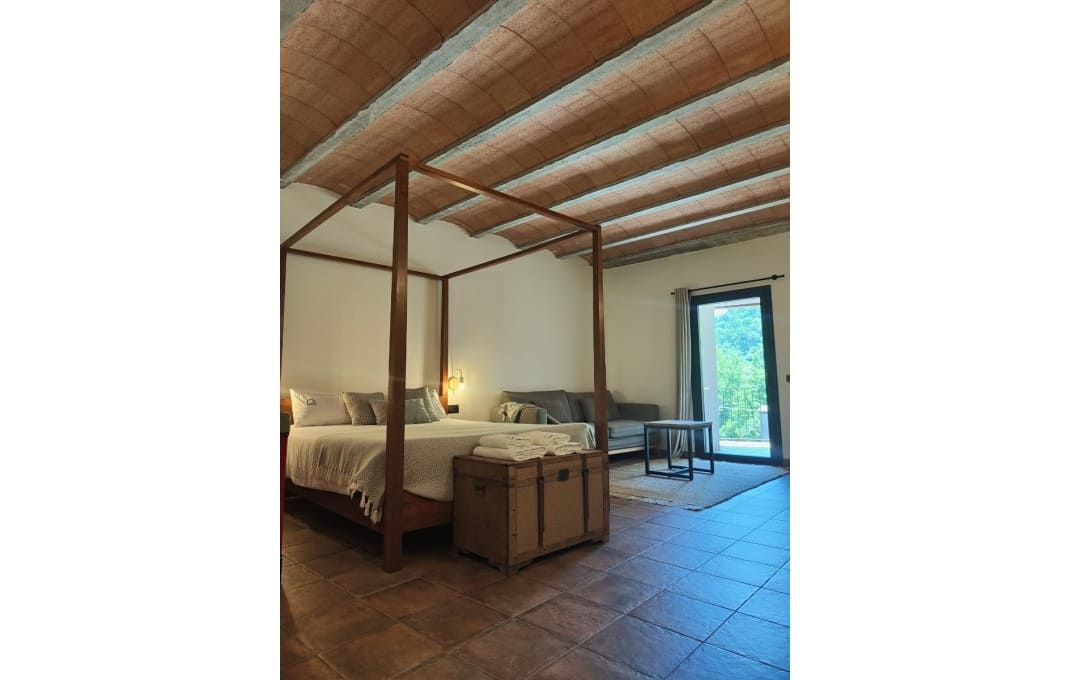 4 bedroom Hotel for sale in Olot - € 760,000 (Ref: 8897980)