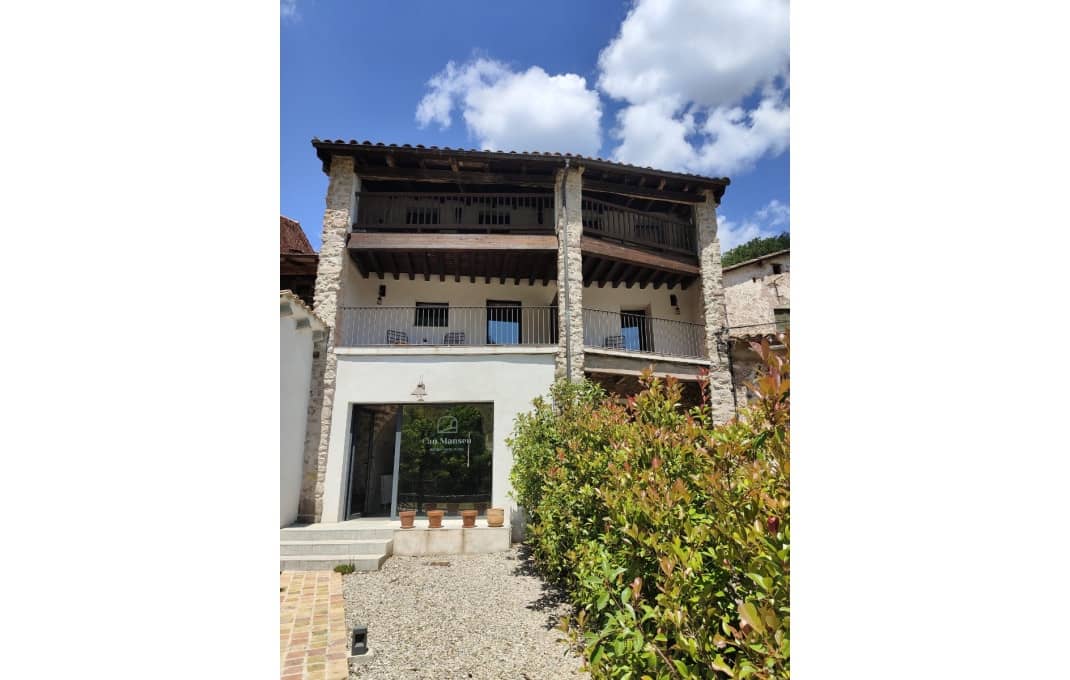4 bedroom Hotel for sale in Olot - € 760,000 (Ref: 8897980)