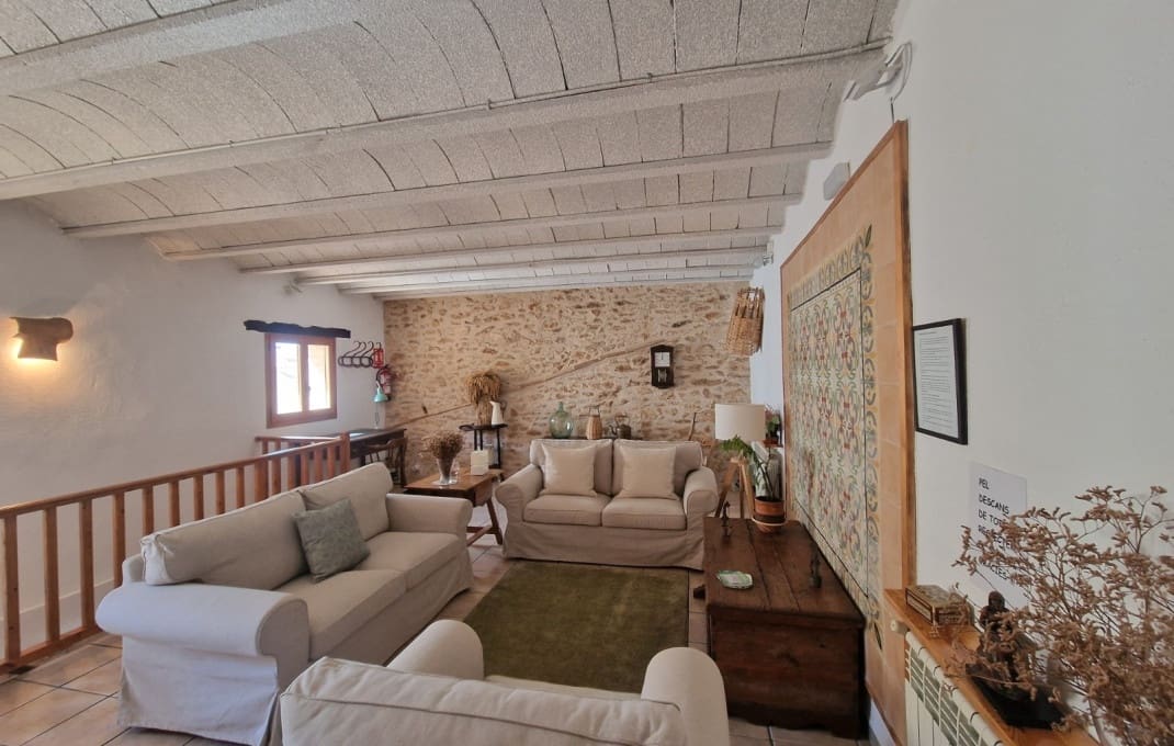 10 bedroom Hotel for sale in Tarragona city - € 590,000 (Ref: 8897999)