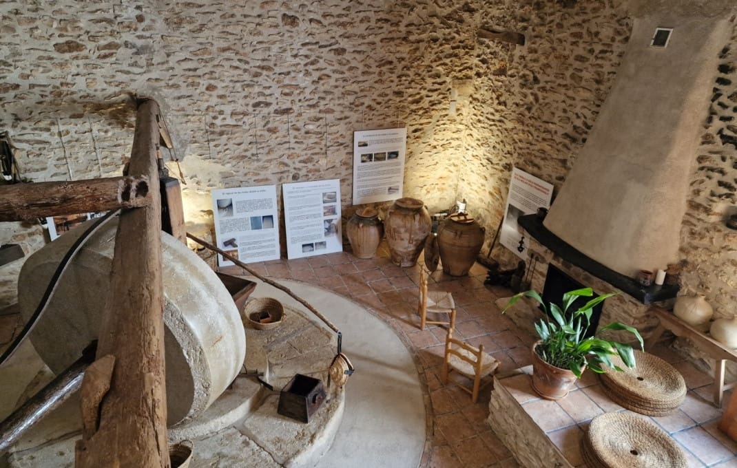 10 bedroom Hotel for sale in Tarragona city - € 590,000 (Ref: 8897999)