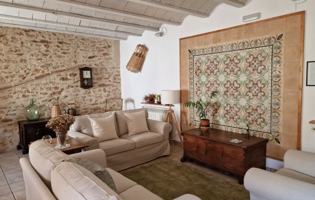 10 bedroom Hotel for sale in Tarragona city - € 590,000 (Ref: 8897999)