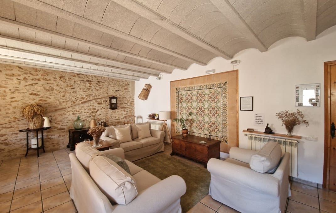 10 bedroom Hotel for sale in Tarragona city - € 590,000 (Ref: 8897999)