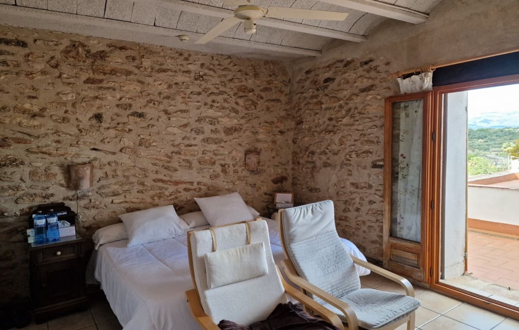 10 bedroom Hotel for sale in Tarragona city - € 590,000 (Ref: 8897999)