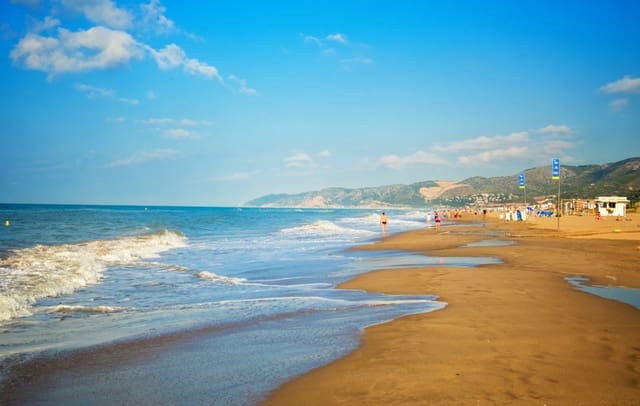 3 bedroom Restaurant/Bar for sale in Gavà - € 3,200,000 (Ref: 8898008)