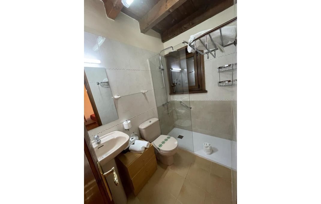 9 soveværelse Hotel til salg i La Vall de Boi - € 950.000 (Ref: 8898011)