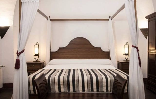 4 sovrum Hotell till salu i Villanueva del Fresno med pool garage - 725 000 € (Ref: 8898021)