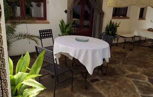 4 sovrum Hotell till salu i Villanueva del Fresno med pool garage - 725 000 € (Ref: 8898021)