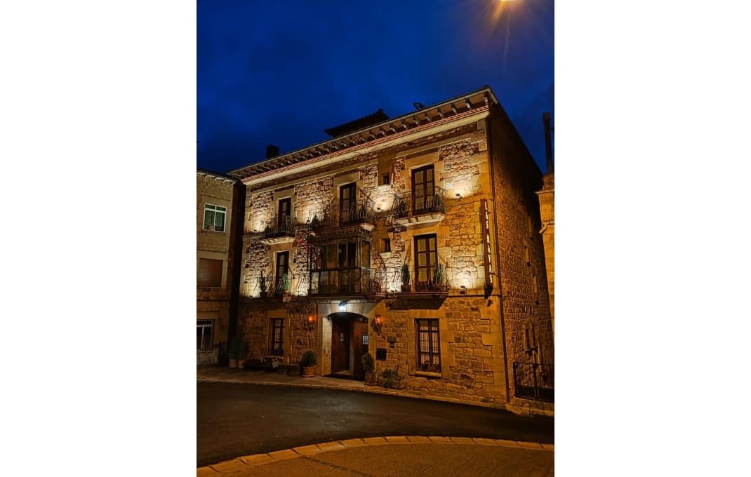 12 soveværelse Hotel til salg i Quintanar de la Sierra med garage - € 4.500.000 (Ref: 8912146)