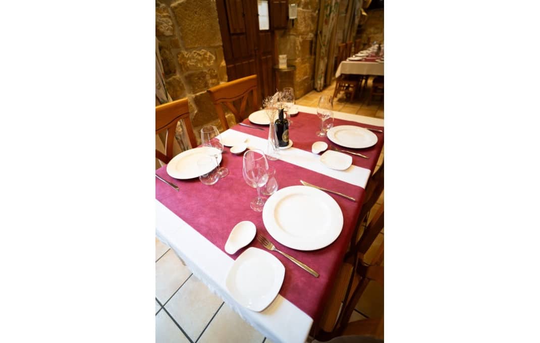 12 soveværelse Hotel til salg i Quintanar de la Sierra med garage - € 4.500.000 (Ref: 8912146)