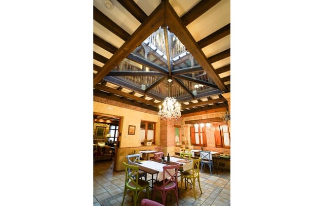 12 bedroom Hotel for sale in Quintanar de la Sierra with garage - € 4,500,000 (Ref: 8912146)