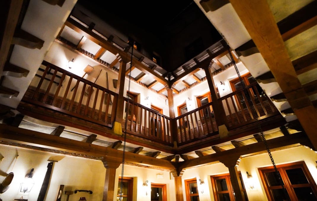 12 soveværelse Hotel til salg i Quintanar de la Sierra med garage - € 4.500.000 (Ref: 8912146)