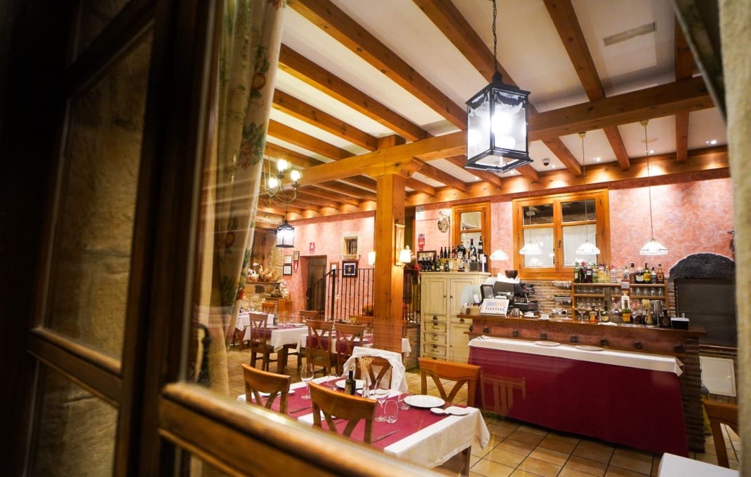 12 soveværelse Hotel til salg i Quintanar de la Sierra med garage - € 4.500.000 (Ref: 8912146)