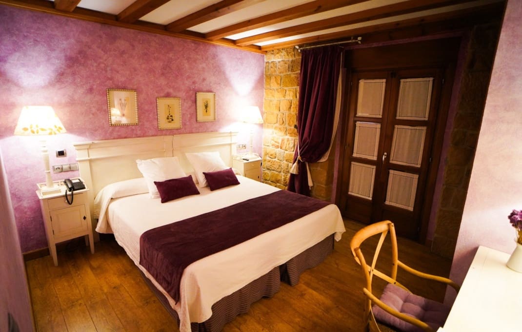 12 soveværelse Hotel til salg i Quintanar de la Sierra med garage - € 4.500.000 (Ref: 8912146)