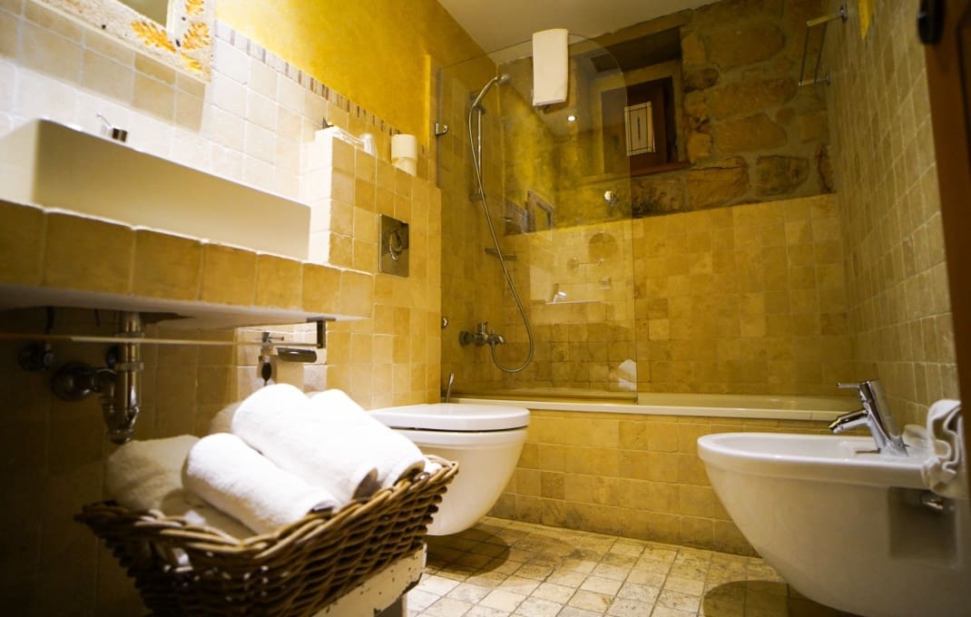 12 soveværelse Hotel til salg i Quintanar de la Sierra med garage - € 4.500.000 (Ref: 8912146)