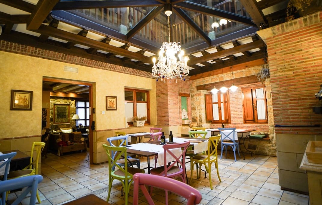 12 soveværelse Hotel til salg i Quintanar de la Sierra med garage - € 4.500.000 (Ref: 8912146)