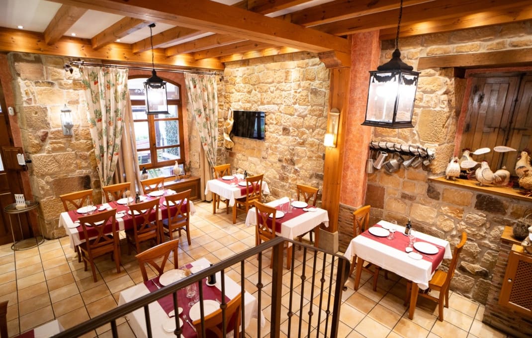 12 soveværelse Hotel til salg i Quintanar de la Sierra med garage - € 4.500.000 (Ref: 8912146)