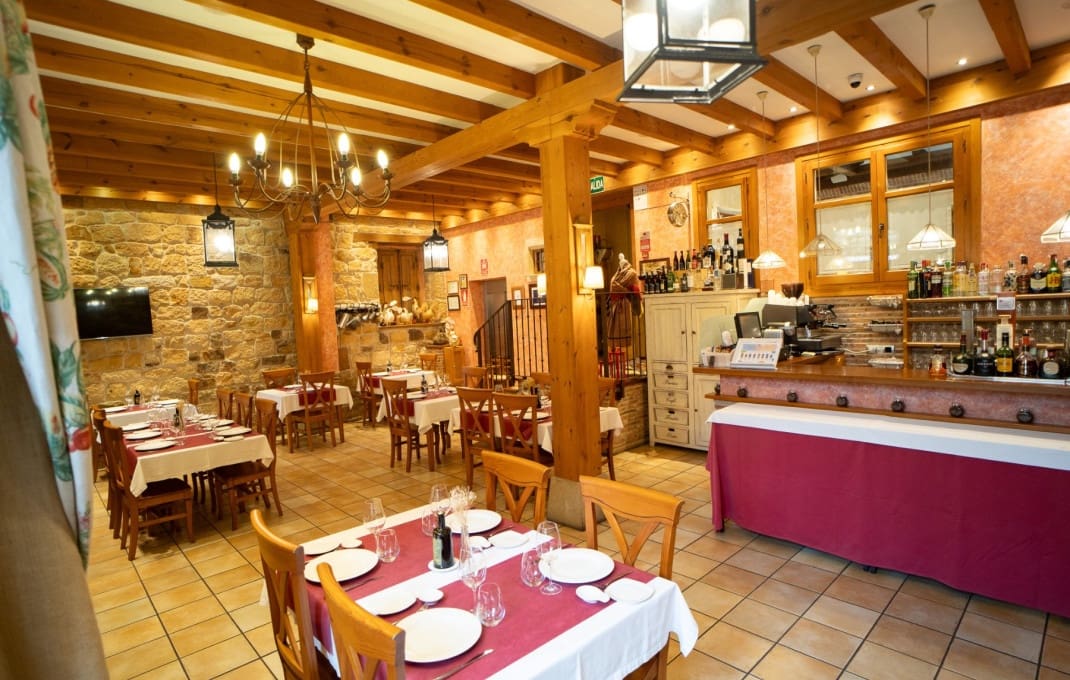 12 soveværelse Hotel til salg i Quintanar de la Sierra med garage - € 4.500.000 (Ref: 8912146)